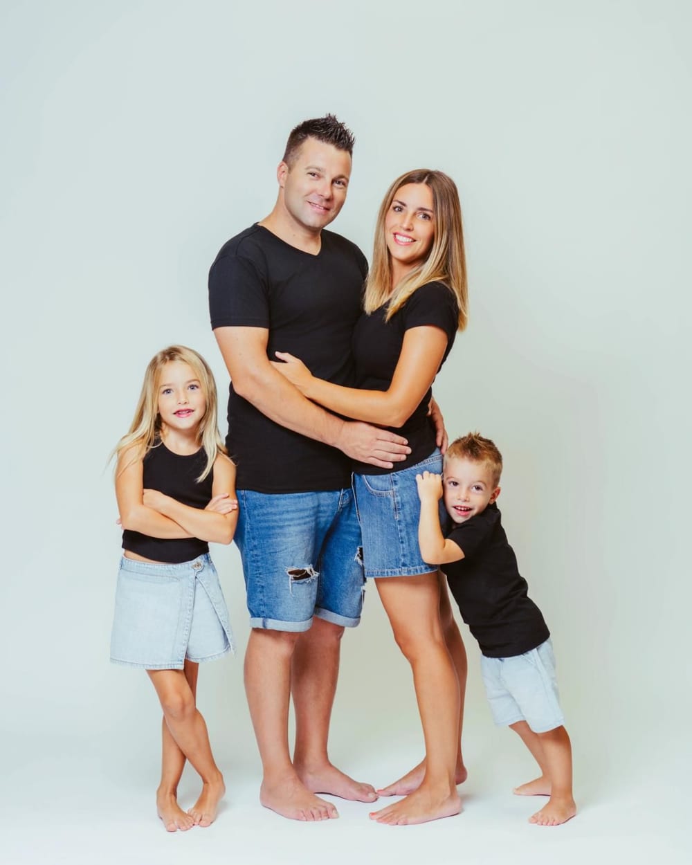 Família de quatre de cos sencer al plató · Objectiu Fotògrafs, Reus